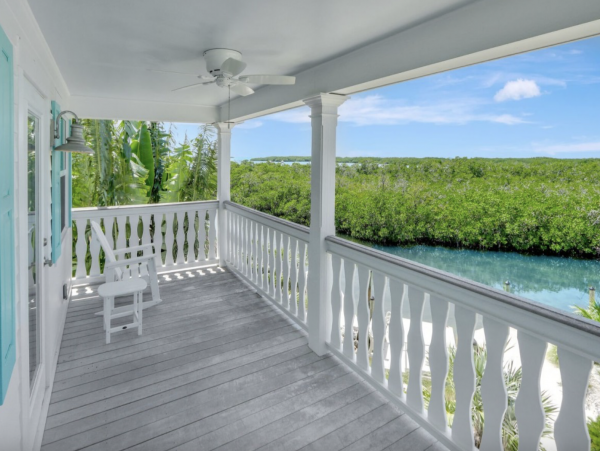 From Villa walk to shops, grocery store, restaurants and the parks!